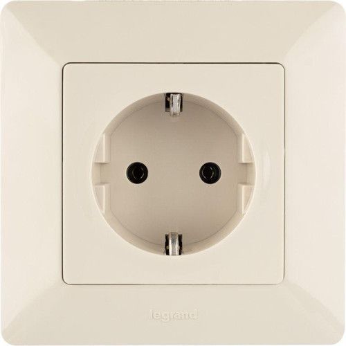 Розетка 1-м СП Valena Life 16А IP2X 250В 2P+E безвинтов. клеммы с лицев. панелью механизм сл. кость Leg 753521 Розетка 1-м СП Valena Life 16А IP2X 250В 2P+E безвинтов. клеммы с лицев. панелью механизм сл. кость Leg 753521
