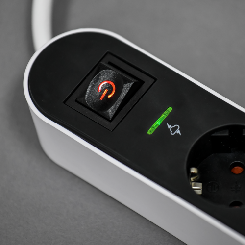 Фильтр сетевой СФ-06К 16А USB A+C 20Вт 1,5м 3х1,5мм2 черный IEK Фильтр сетевой СФ-06К 16А USB A+C 20Вт 1,5м 3х1,5мм2 черный IEK