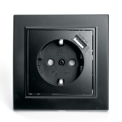 Розетка 1-местная c/з и с USB STEKKER, PST16-9011-03, 250В, 16А, с защитной шторкой, серия Эрна, черный
