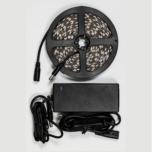 Светодиодная LED лента Feron LS606, 60SMD(5050)/m 14.4W/m 12V 3m RGB с адаптером с вилкой, контроллером с пультом в комплекте Светодиодная LED лента Feron LS606, 60SMD(5050)/m 14.4W/m 12V 3m RGB с адаптером с вилкой, контроллером с пультом в комплекте
