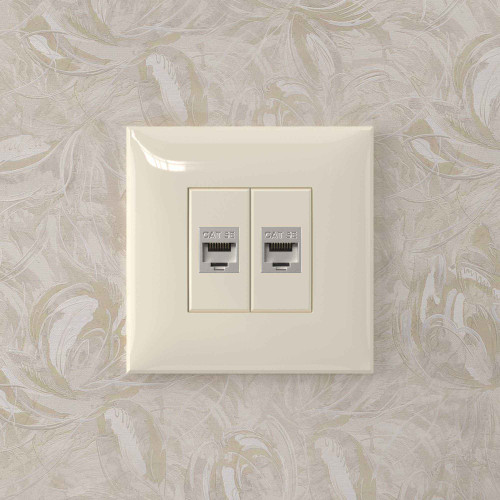 Компьютерная розетка RJ-45 без шторки в стену, кат.5e двойная экранированная, Avanti, ванильная дымка Компьютерная розетка RJ-45 без шторки в стену, кат.5e двойная экранированная, Avanti, ванильная дымка