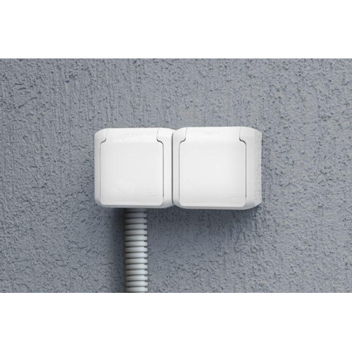 Розетка 2-м ОП Quteo 16А IP44 250В 2х2P+E с заземл. защ. шторки с крышкой бел. Leg 782323