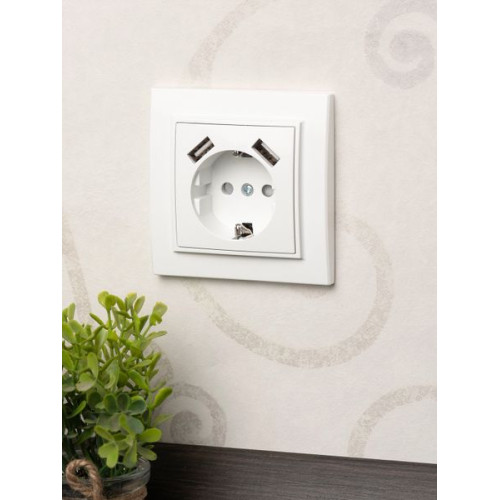 Минск Розетка 1-мест. СП с/з 16А бел. с защ. штор. с 2 USB 2,1А EKF