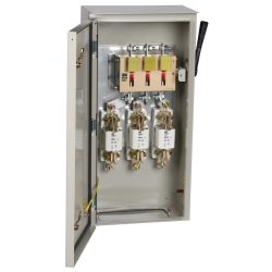 Ящик с рубильником и предохранителями ЯРП-400А У1 IP54 IEK
