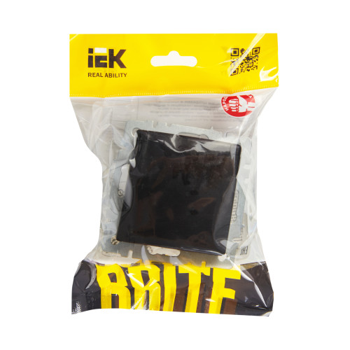 BRITE Розетка 1-местная с заземлением с защитными шторками и крышкой 16А IP20 РСбш10-3-БрЧ черный IEK BRITE Розетка 1-местная с заземлением с защитными шторками и крышкой 16А IP20 РСбш10-3-БрЧ черный IEK