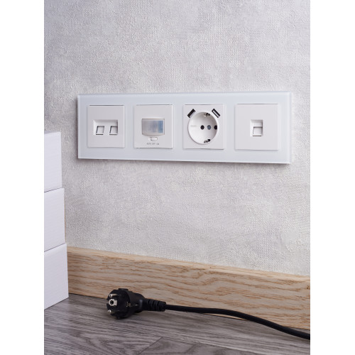 BRITE Рамка 4-местная РУ-4-2-Бр стекло белый матовый IEK BRITE Рамка 4-местная РУ-4-2-Бр стекло белый матовый IEK