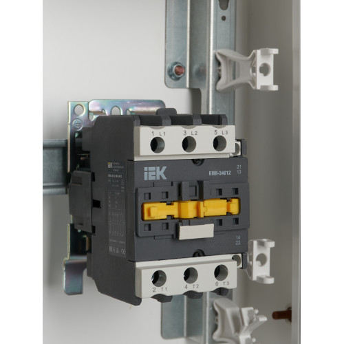 Контактор КМИ-34012 40А 400В/АС3 1NO;1NC IEK Контактор КМИ-34012 40А 400В/АС3 1NO;1NC IEK